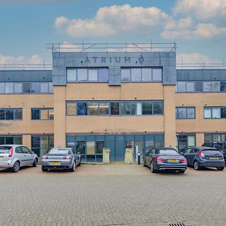 The Atrium Appartement Milton Keynes Buitenkant foto