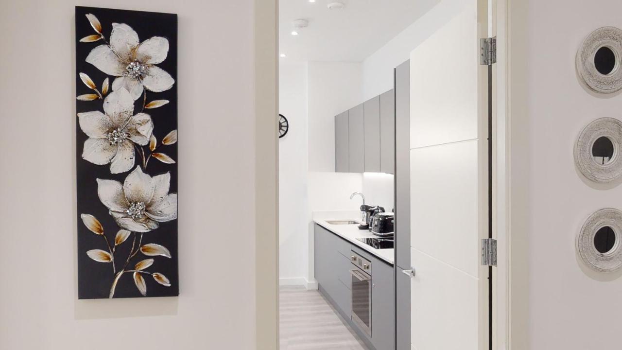 The Atrium Appartement Milton Keynes Buitenkant foto