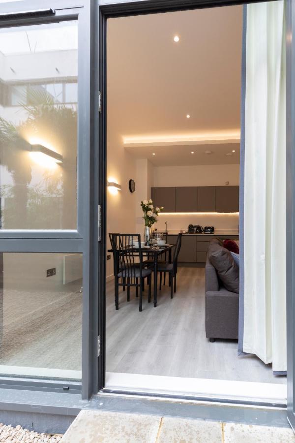 The Atrium Appartement Milton Keynes Buitenkant foto